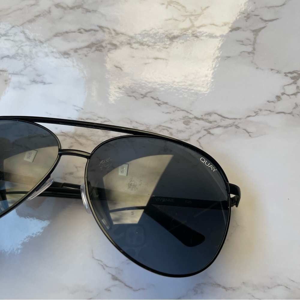 Quay Australia Vivienne Sunglasses Sunnies Black Oversized - Picture 4 of 9